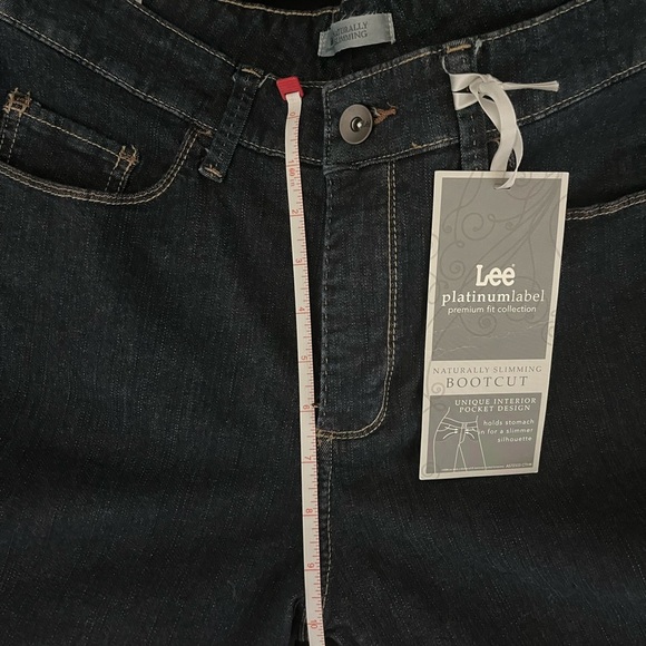 Women’s Lee Blue Relaxed Jeans with Wide Rolled Cuffs - Picture 9 of 10